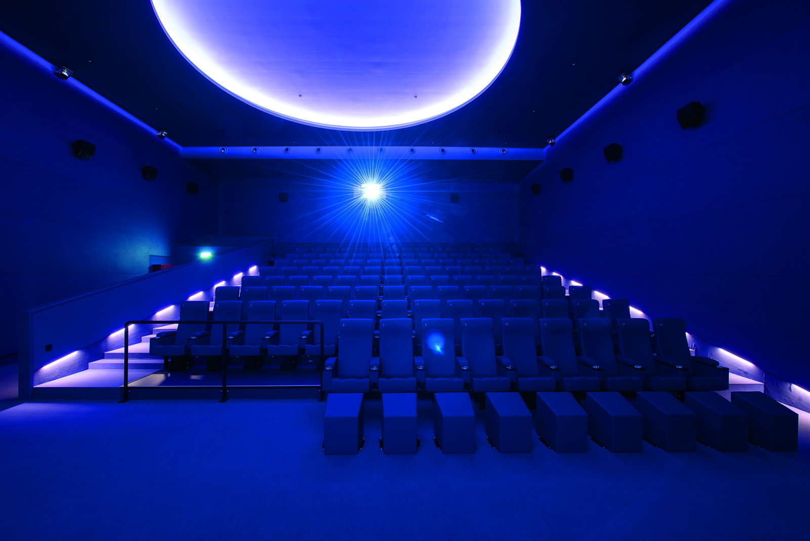 LED Strips & Neonflex Cinema White (7)